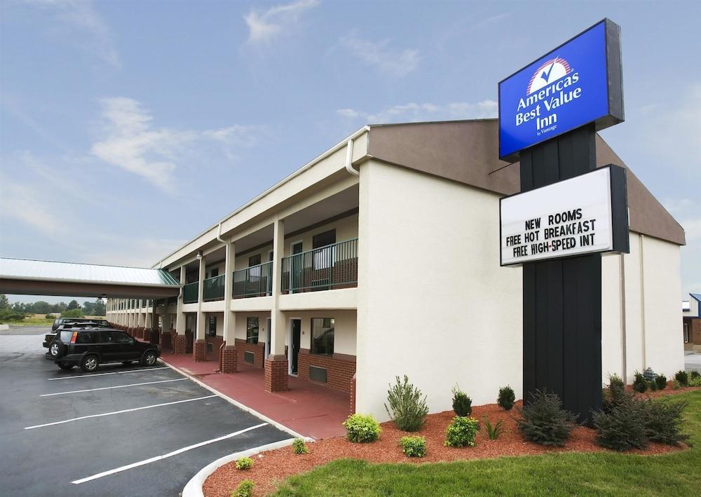 Quality Inn Lawrenceburg Buitenkant foto