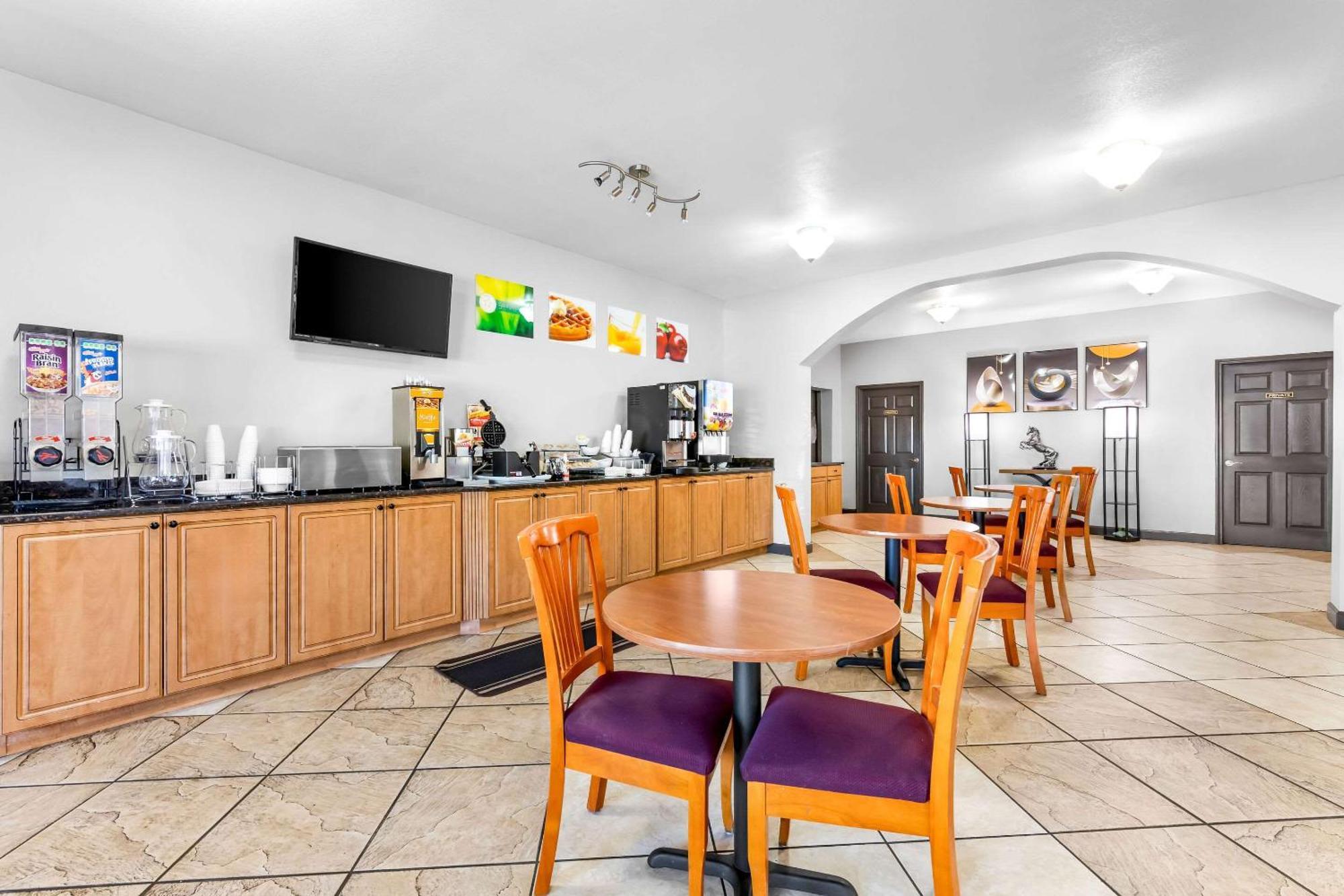Quality Inn Lawrenceburg Buitenkant foto