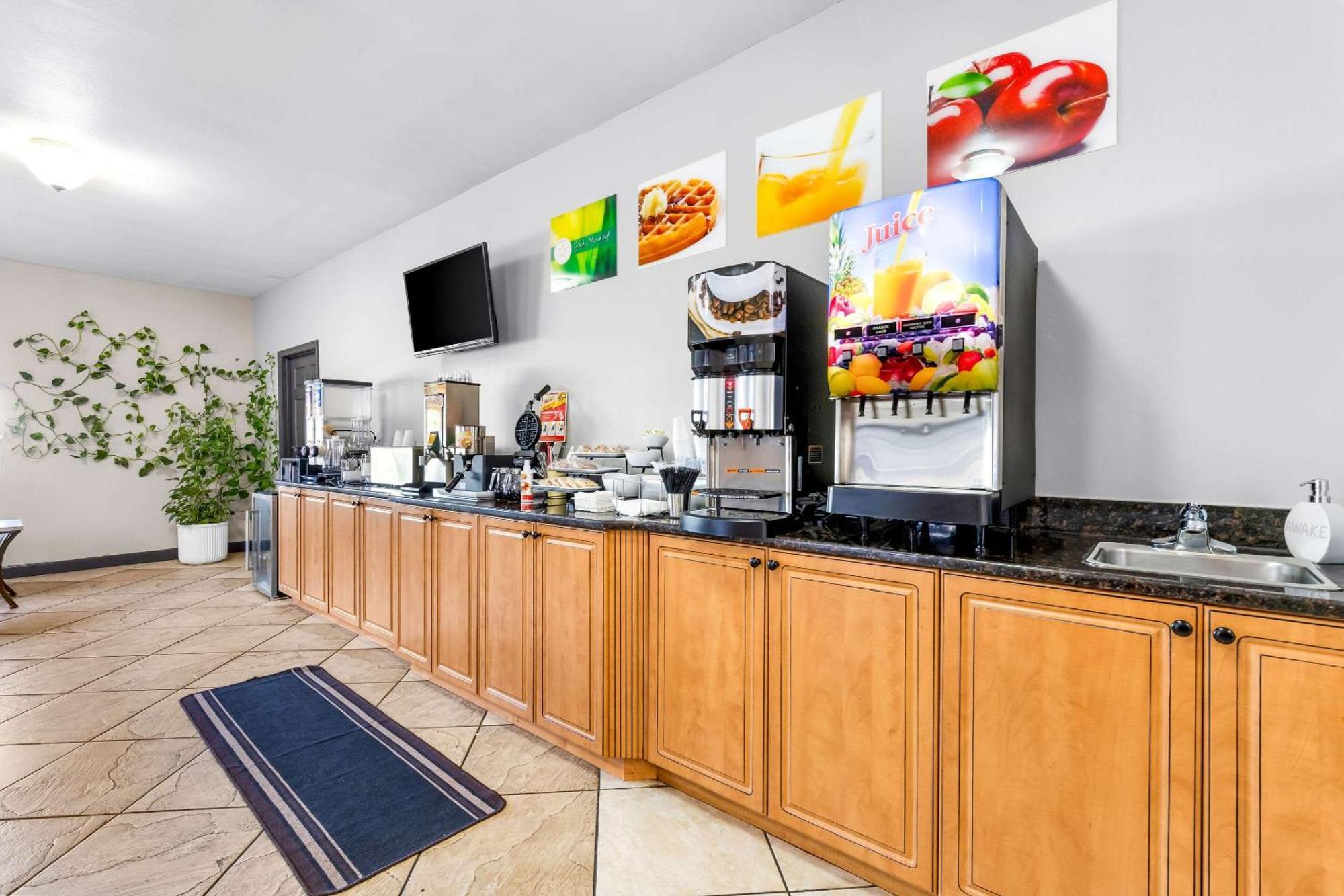 Quality Inn Lawrenceburg Buitenkant foto