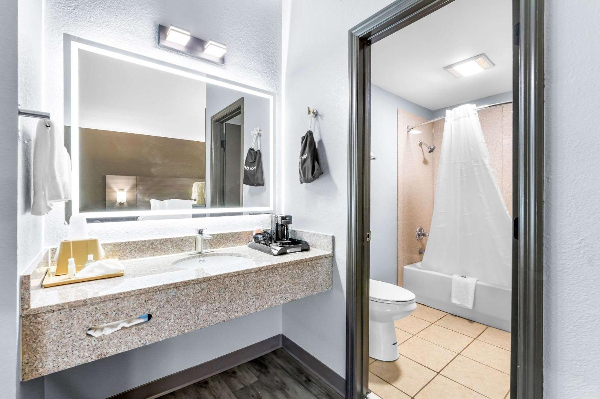 Quality Inn Lawrenceburg Buitenkant foto