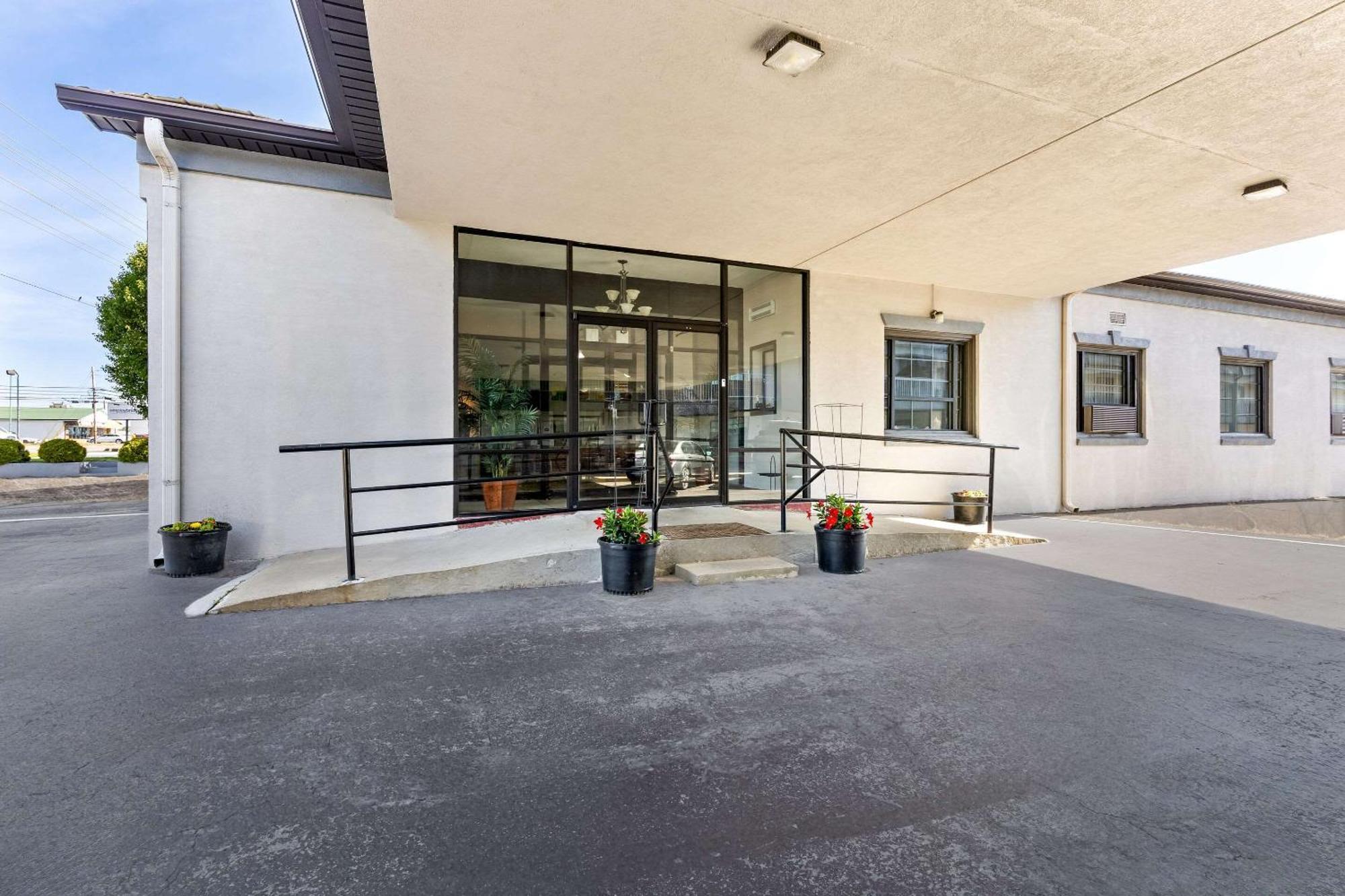 Quality Inn Lawrenceburg Buitenkant foto