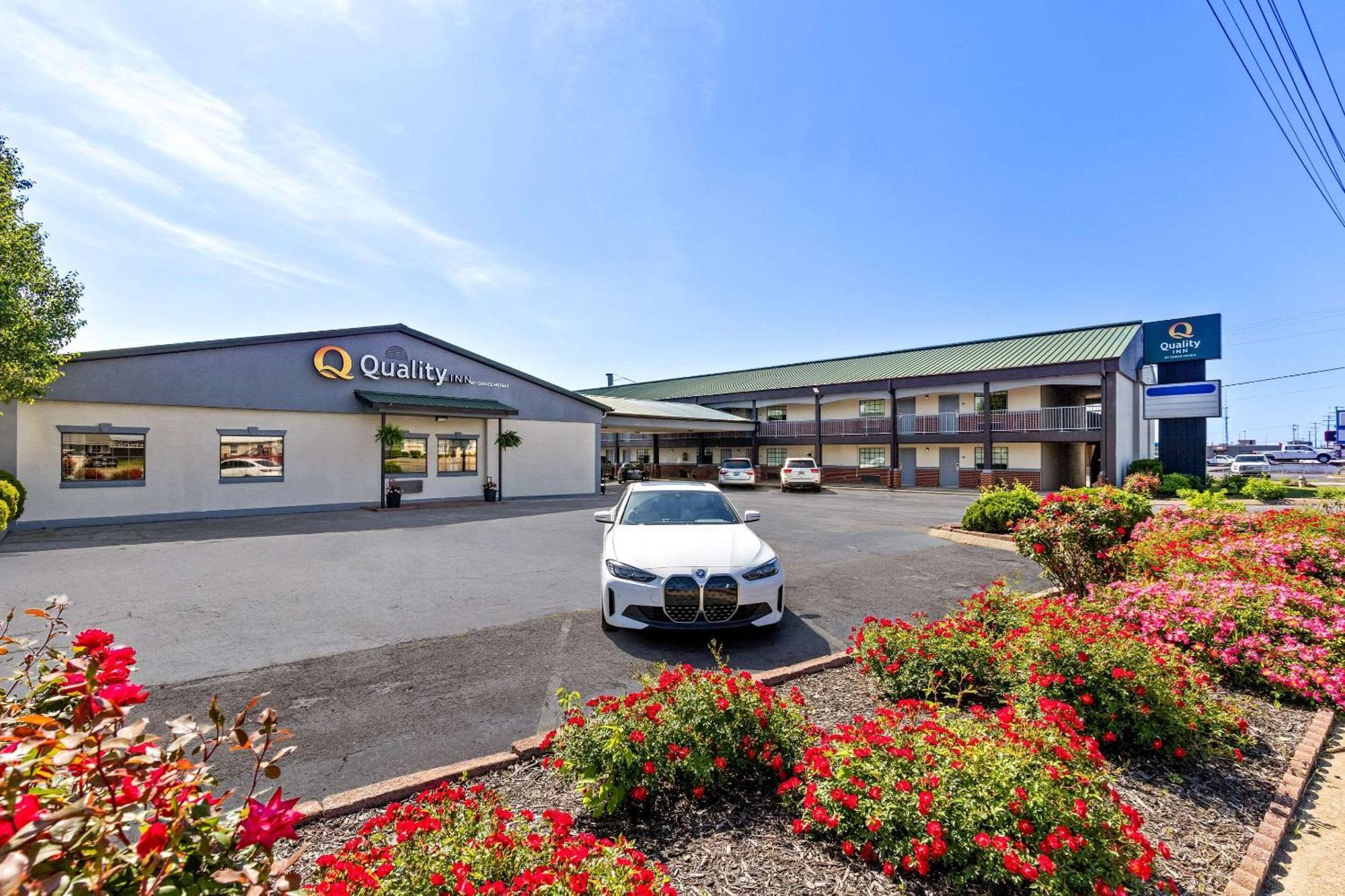 Quality Inn Lawrenceburg Buitenkant foto