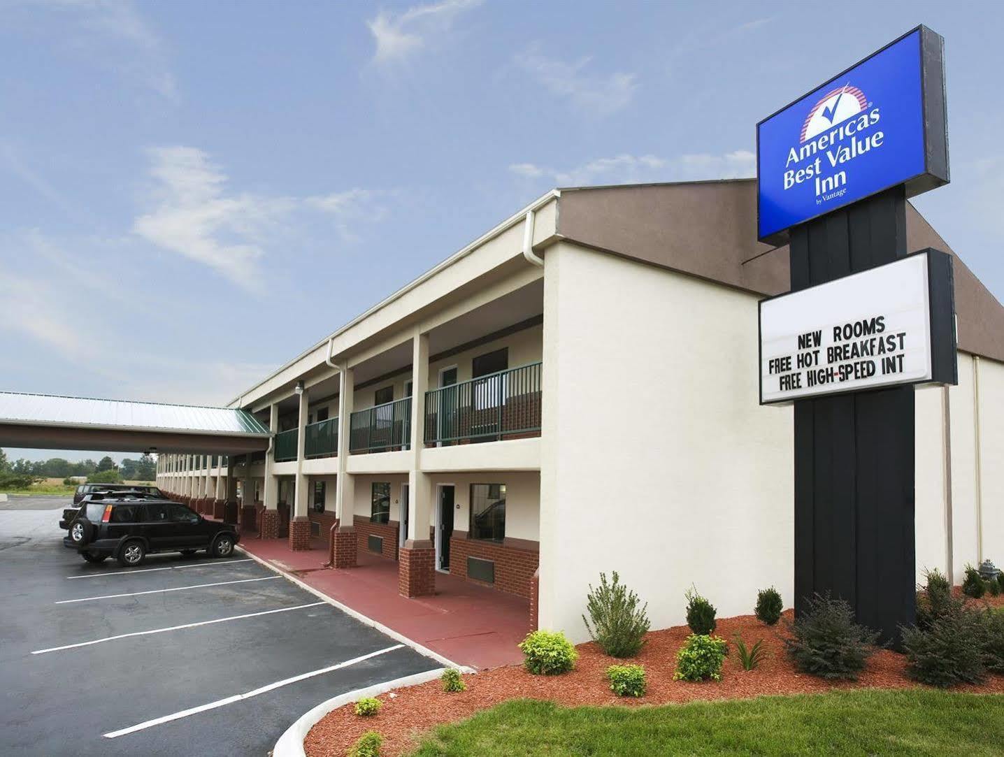 Quality Inn Lawrenceburg Buitenkant foto