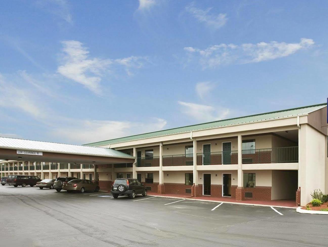 Quality Inn Lawrenceburg Buitenkant foto